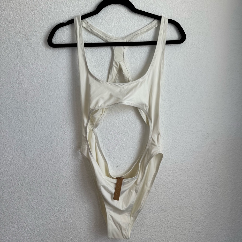 Skims Monokini Cut-Out One Piece Swimsuit – Marble White (Size L) NWT